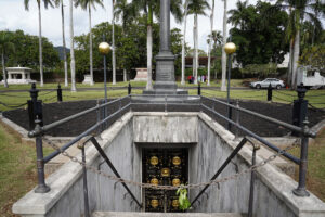 No Wai Ke Kuleana ʻO Ka Mālama Iwi Aliʻi?